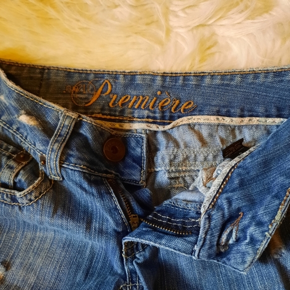Distressed Denim Premier Jeans With Splatter Paint Design - Picture 7 of 12